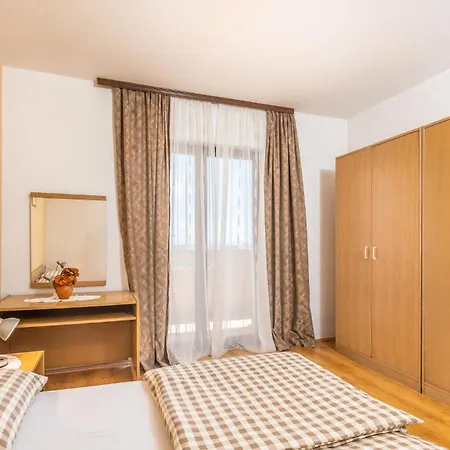 Gorgeous Apartment In Krk With Wifi Krk Town Exterior photo