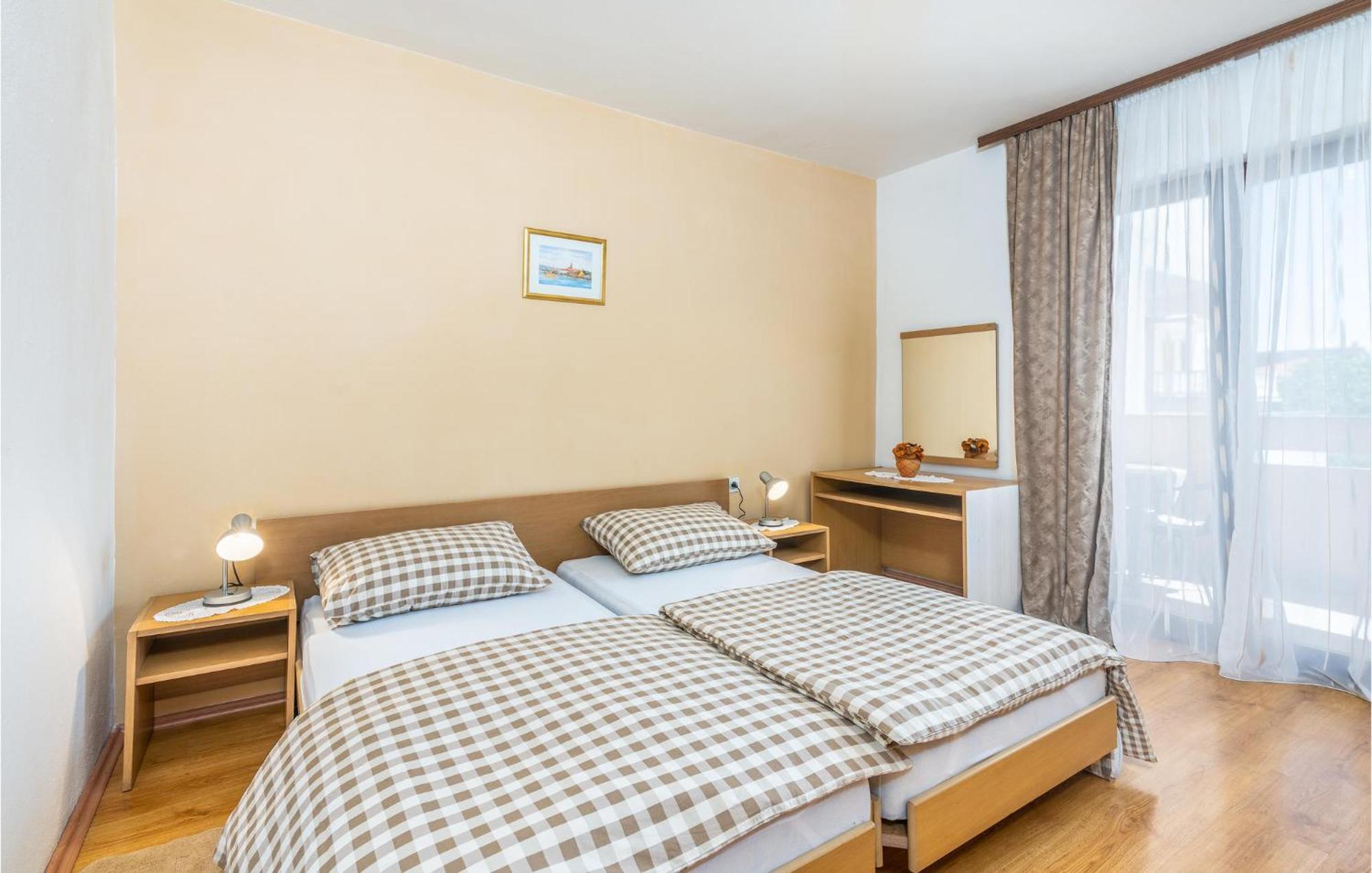 Apartment Gorgeous In Krk With Wifi